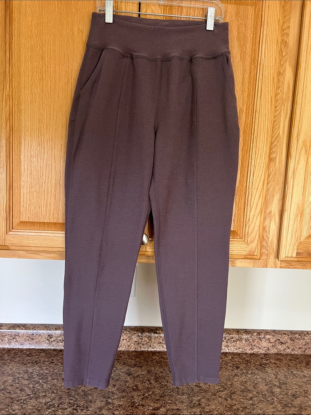 Beyond Yoga Women's High-Waist Ponte Knit Tapered, 25” size S